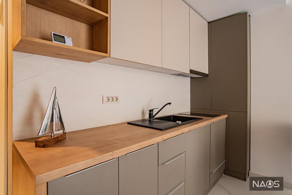 Naos Residence 那沃达利 外观 照片
